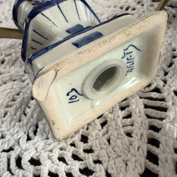 Vintage Ceramic Windmill Salt & Pepper Shakers - Picture 4 of 6